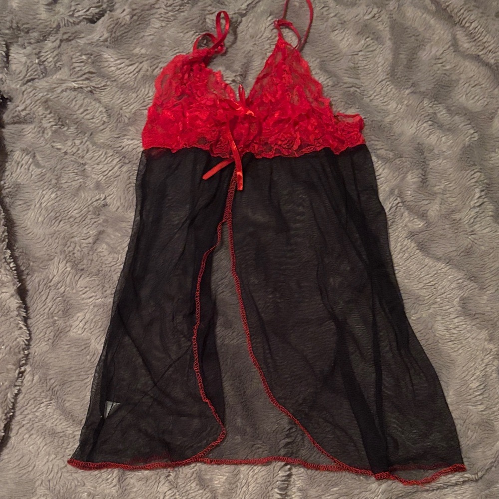 Elegant Red and Black Lace Chemise